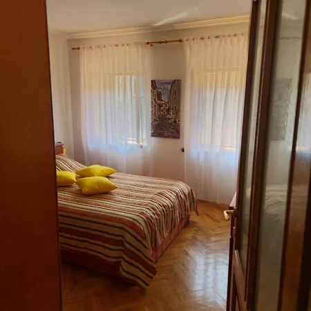 Private Townhouse Near Arena Póla