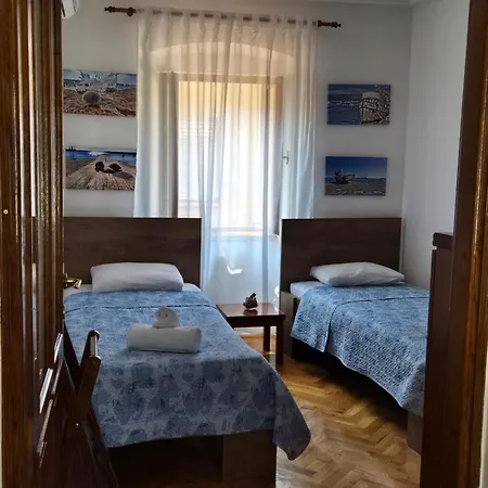 Private Townhouse Near Arena 풀라
