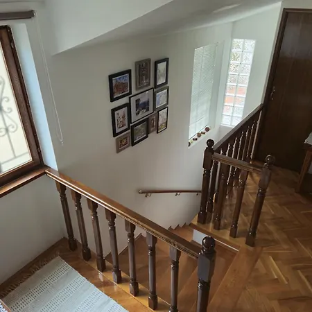 Private Townhouse Near Arena Póla