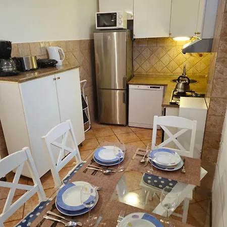 Private Townhouse Near Arena 풀라
