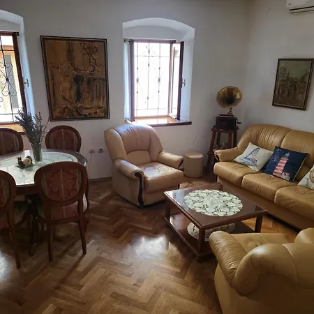 Private Townhouse Near Arena * Póla