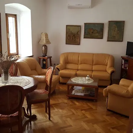 Private Townhouse Near Arena * Póla