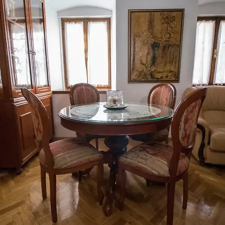 Apartman Private Townhouse Near Arena Póla