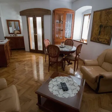 아파트 Private Townhouse Near Arena *