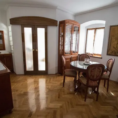 Private Townhouse Near Arena شقة بولا
