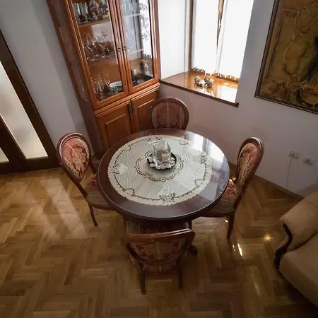 Апартаменты Zofija Apartment, A 5 Min Walk From The Arena Пула